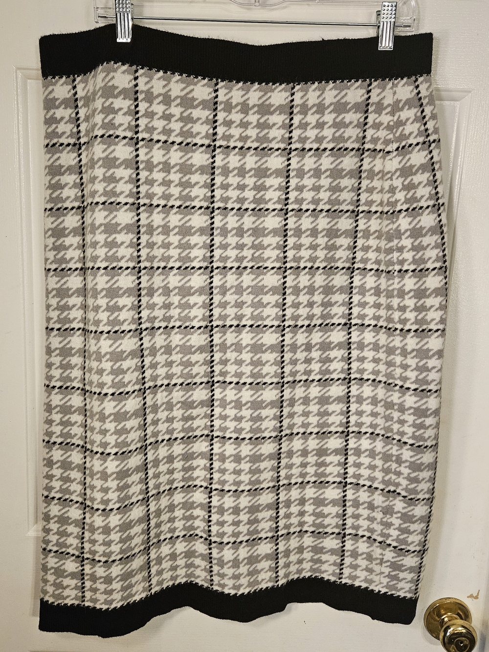 Grey And Ivory Houndstooth Knit Pencil Skirt
